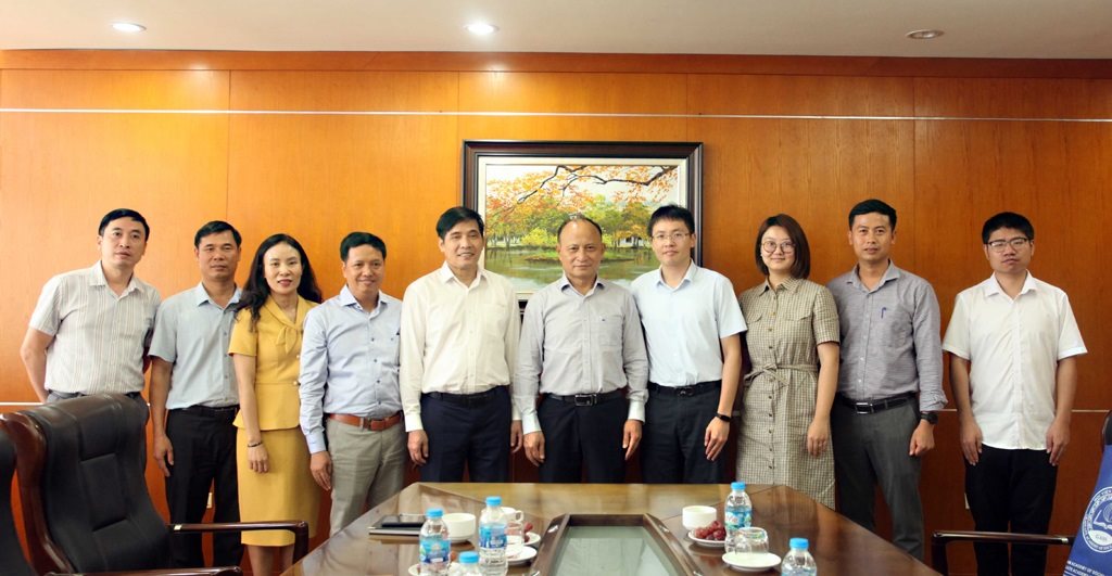 Học viện KHXH chụp ảnh lưu niệm cùng Đoàn Trường Đại học Hạ Môn.